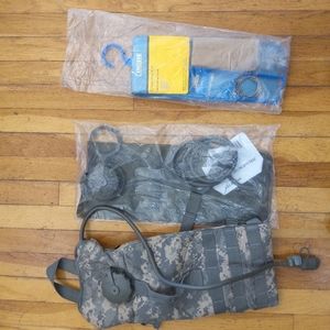 Army camelbak with extra bladder and cleaning kit